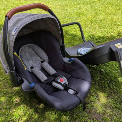 Hauck Babyschale Comfort Fix inkl. Isofix Base, Baby-Rückspiegel inkl. - thumb