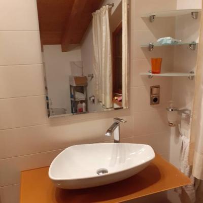 Design-Waschbecken mit Waschtisch, Armatur und Siphon - thumb