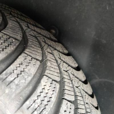 Pneumatici invernali Hankook 185/65 R15 88T - thumb