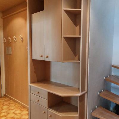 Eingebaute Garderobe gegen Spende  abzugeben - thumb