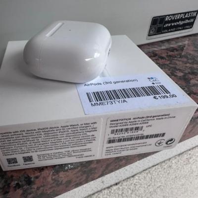 Apple AirPods - thumb