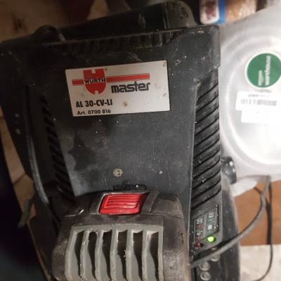 Batterieauflader Würth mit Batterie - thumb