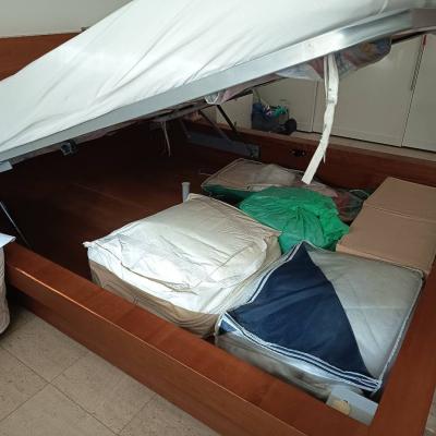 Doppelbett aus Holz - thumb