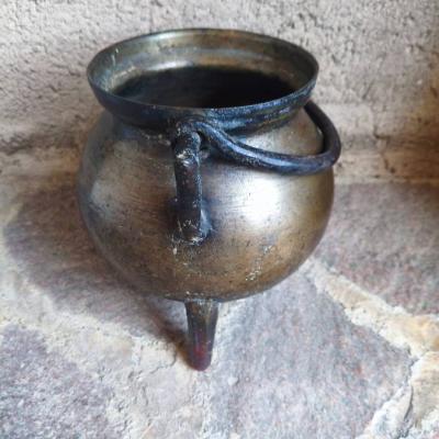 Großer massiver Dreifuß-Kessel aus Bronze - thumb