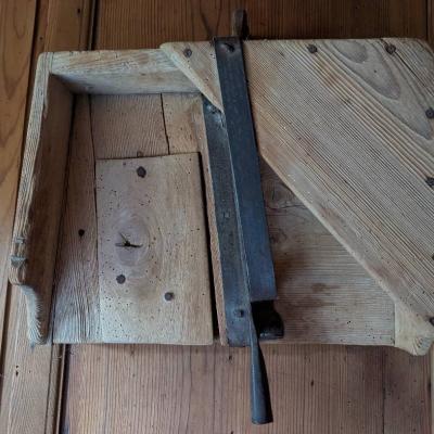 Brotschneide-Grammel aus Bozen - thumb