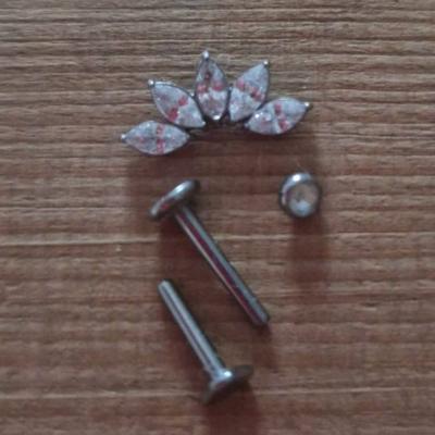 Piercing Ohr Helix - thumb