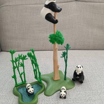 Panda Bären im Gehege - thumb