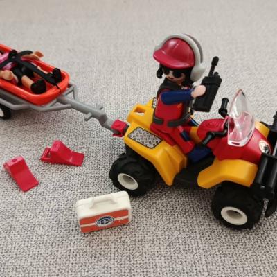 Rettung Quad mit Anhänger und Opfer - thumb
