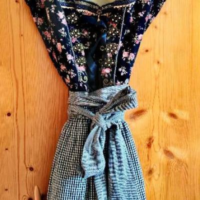 Krüger Madl Dirndl - thumb