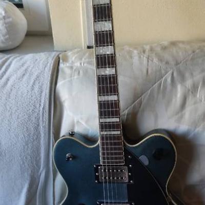 Gretsch halbakustische Gitarre mit Ampli (Akku) - thumb