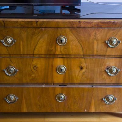 Biedermeier-Kommode aus Nussbaumholz - thumb