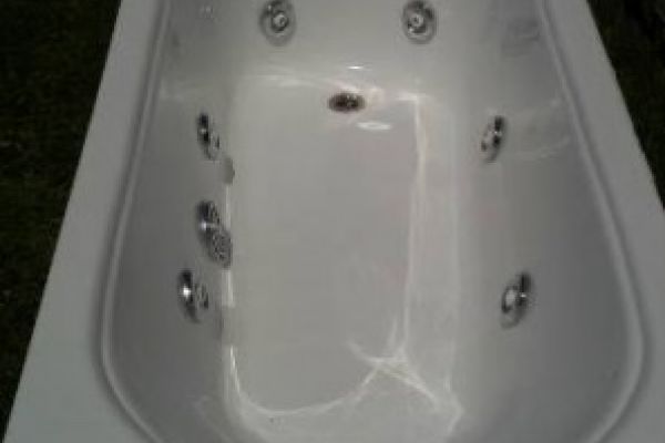 Whirlpool-Badewanne NEUWERTIG günstig zu verkaufen