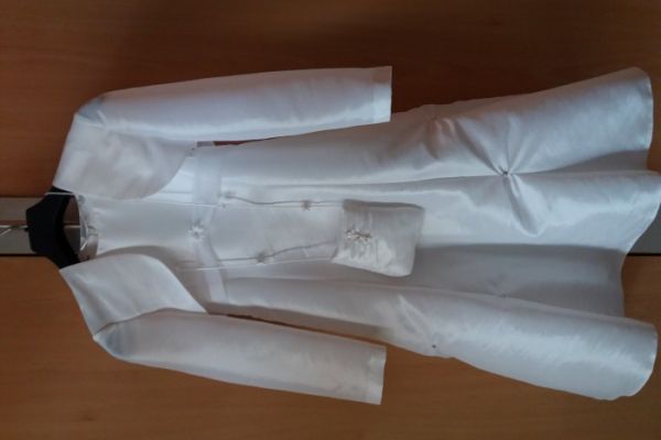 Verkaufe neuwertiges Erstkommunionkleid Größe 122