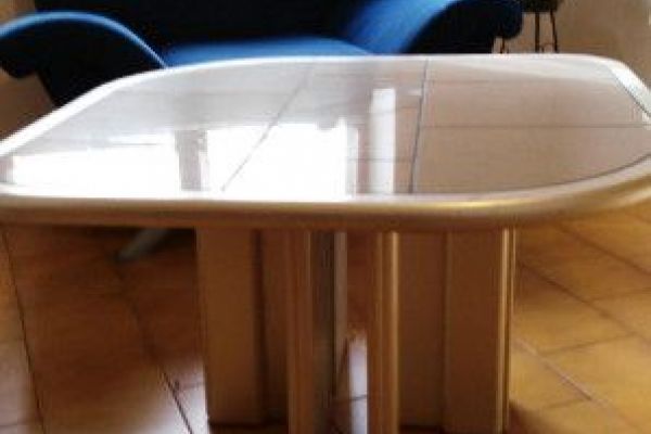 Tisch fuer Wohnzimmer