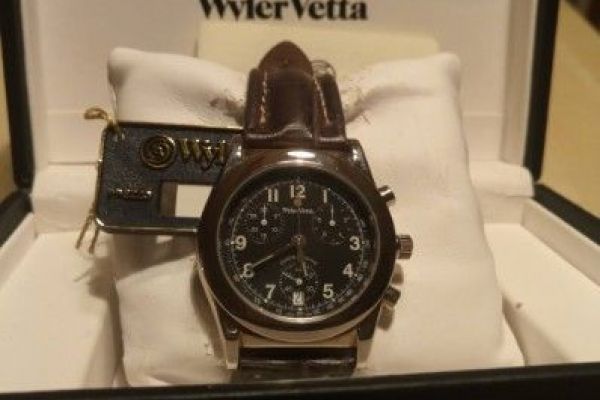 Neuwertige Armbanduhr der Marke Wyler Vetta