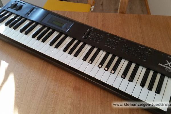 Synthesizer KORG X5