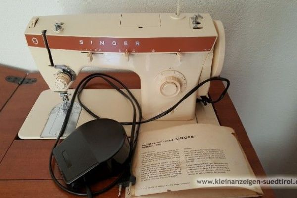 Nähmaschine Singer Modell 368 mit Möbelstück