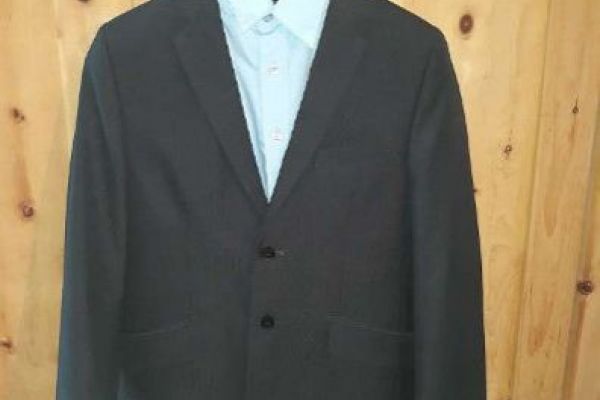 Anzugjacke mit passendem Hemd und Krawatte