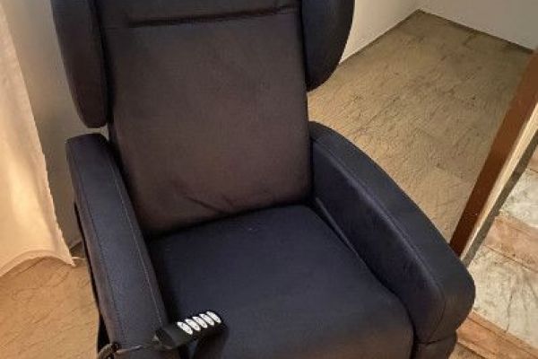 Verkaufe Therapie-Sessel, elektrisch verstellbar