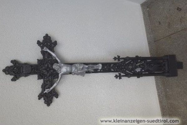 Grabkreuz Restauriert