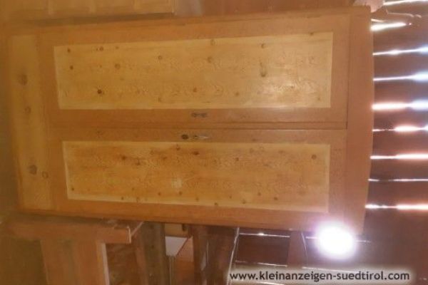 Antiker Kleiderschrank