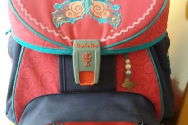 Neuwertige Schultasche