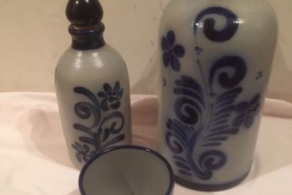 2 Flaschen mit Keramikstopsel aus Steingut