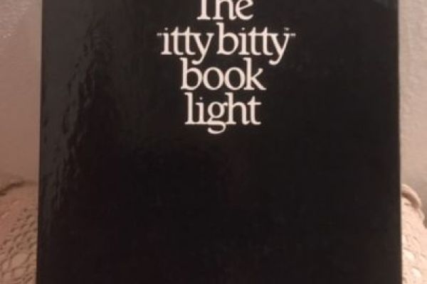 Kultleselampe Itty bitty book light
