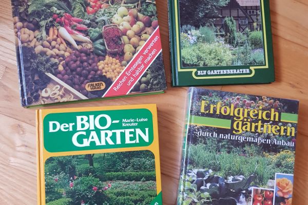 4 verschiedene Gartenbücher