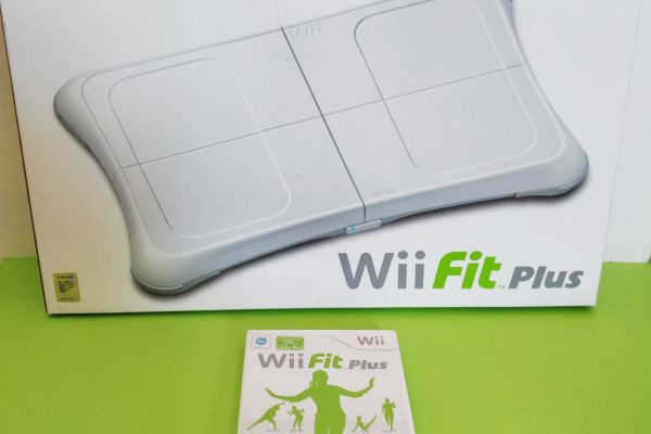 Wii mit 12 Spielen und diversem Zubehör