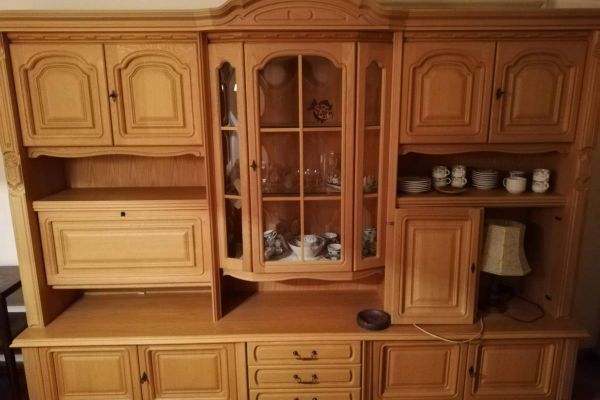 Wohnzimmerschrank aus Eiche mit Vitrine und Minibar