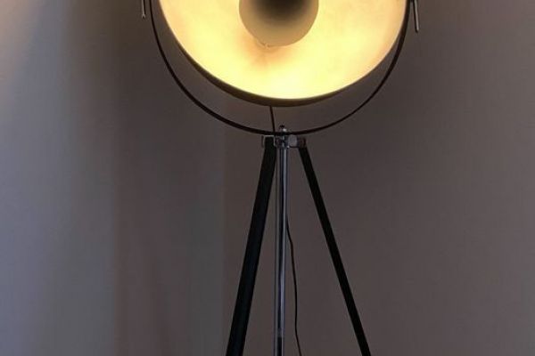 SATELLIGHT I Stehleuchte schwarz-weiß edition
