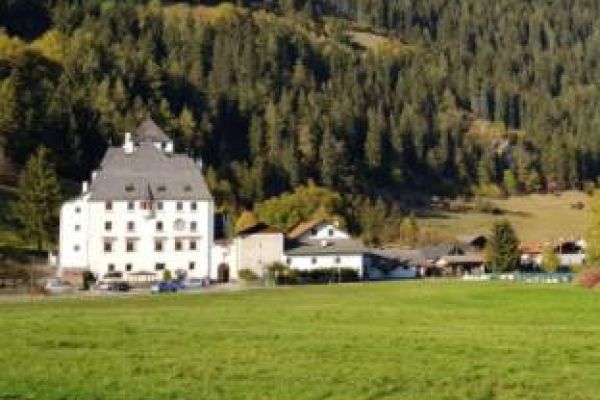 Altenheim Schloss Moos sucht Krankenpfleger und Sozialbetreuer