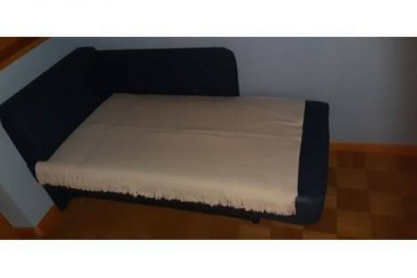 Kleines Sofa mit Stauraum