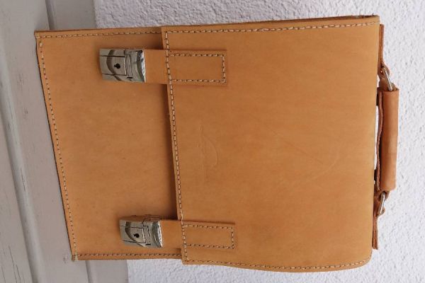Ledertasche zu verkaufen