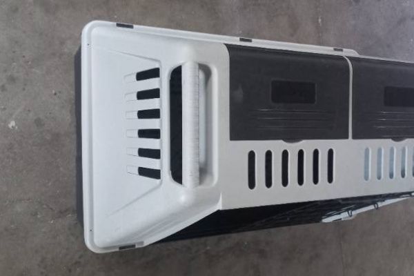 Mittelgroße Hundebox 80x60x50 zu verkaufen