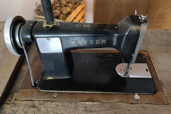 Antike Nähmaschine zu verkaufen Modell Kayser