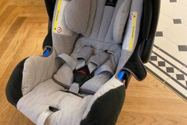Original Mercedes Benz Britax Römer Babyschale mit automatischer Sitze