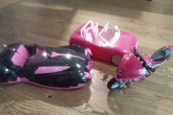 Barbie Auto und Motorrad je 10 Euro das Stück