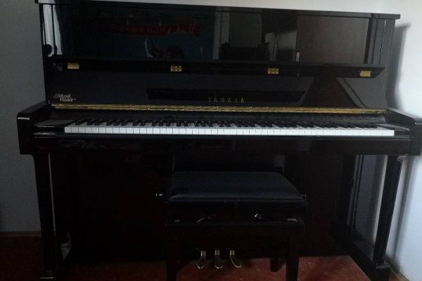 Klavier Yamaha B3
