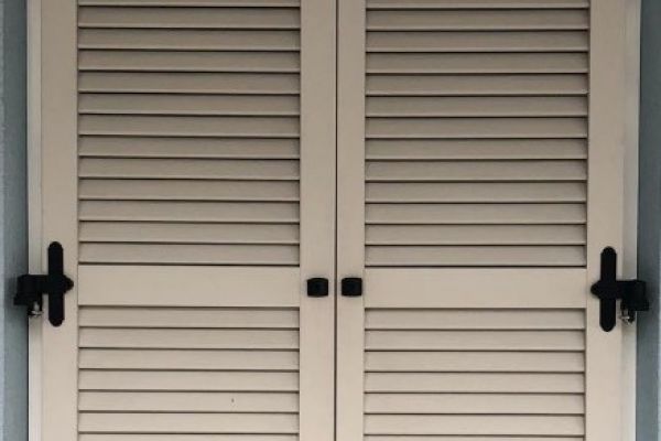 Fenster mit Schalosien