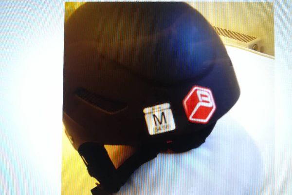 Skihelm mit Brille