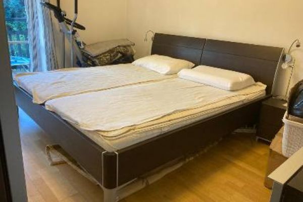 Doppelbett Zimmer zu verkaufen