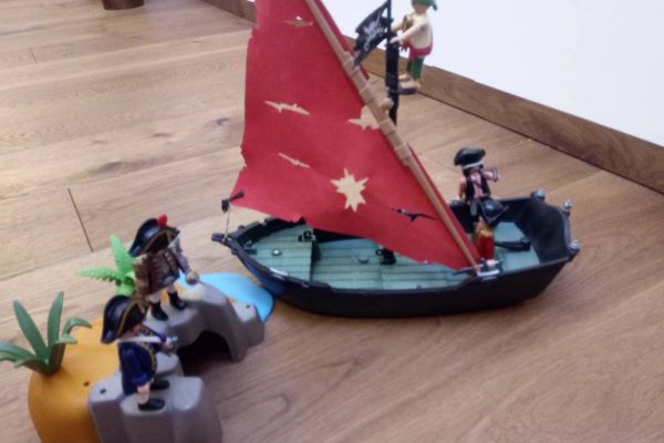 Playmobil Piratenschiff und Insel