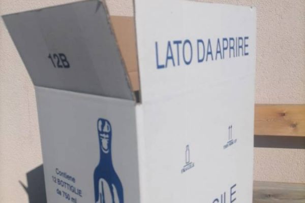 neutrale Weinkartone