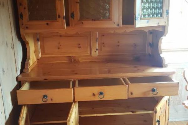 Stubenkredenz Massivholz um € 280 zu verkaufen