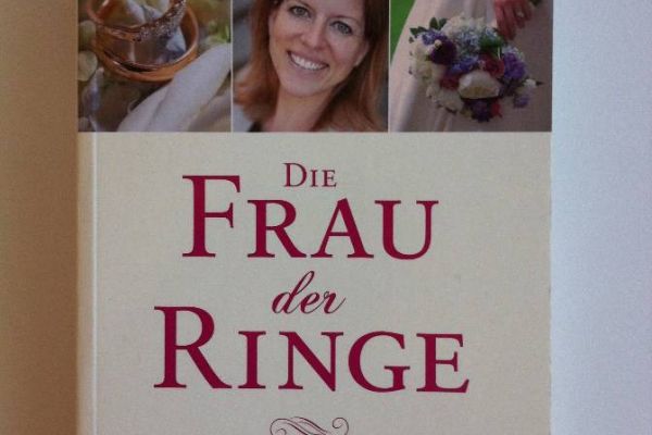 „Die Frau der Ringe“, perfekter Ratgeber vom Antrag–Flitterwochen!