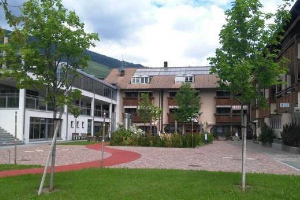 Altenheim Schloss Moos sucht Krankenpfleger*in und Sozialbetreuer/in