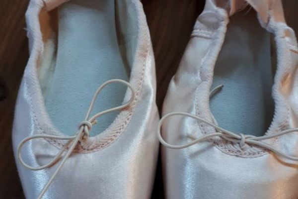 Neue Ballettschuhe Größe 34 abzugeben