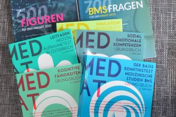 Bücher zur Vorbereitung auf Aufnahmetest MedAT in Österreich